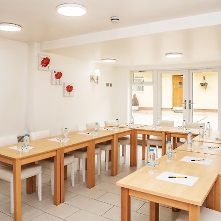 אילפורד Britannia Inn Hotel מראה חיצוני תמונה