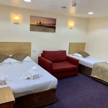 אילפורד Britannia Inn Hotel מראה חיצוני תמונה