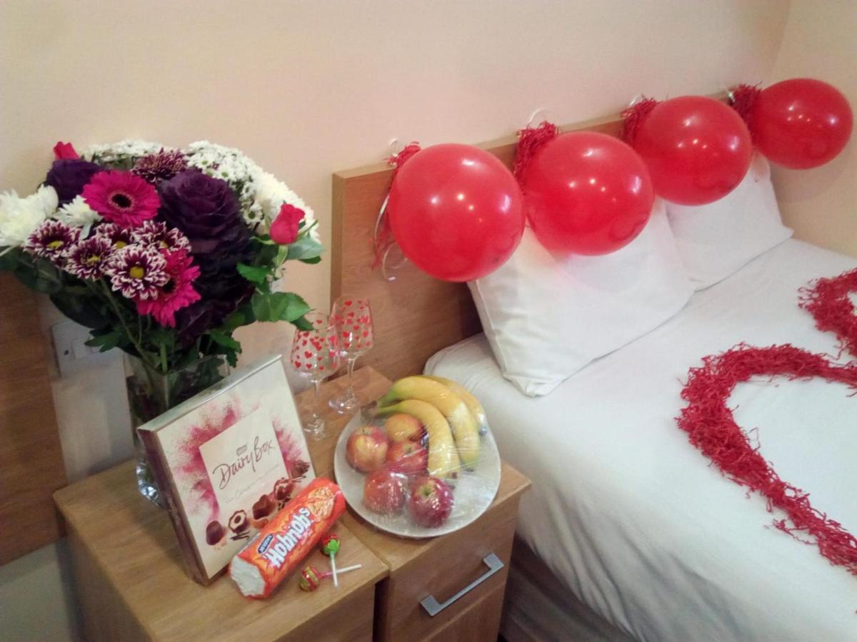 אילפורד Britannia Inn Hotel מראה חיצוני תמונה