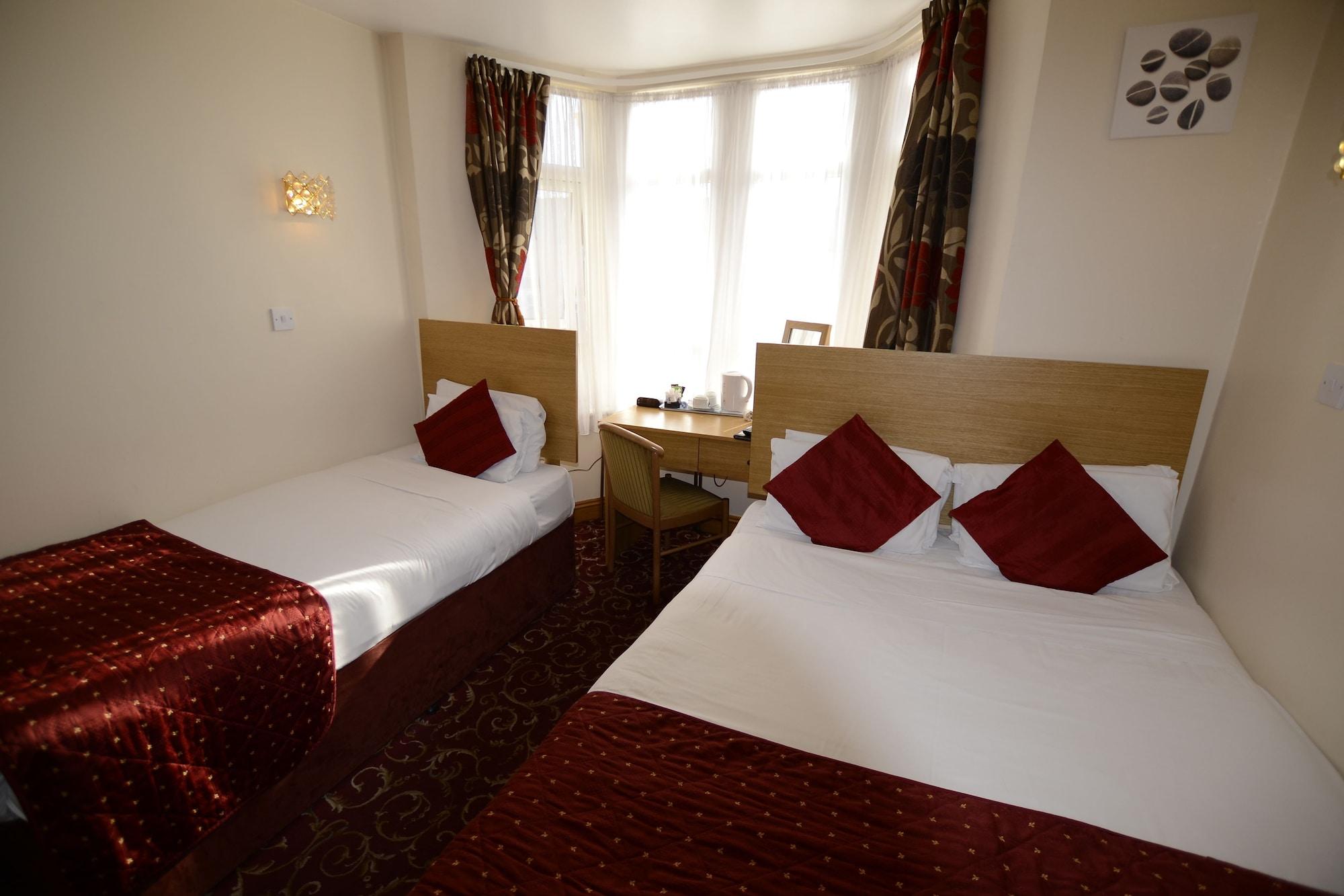 אילפורד Britannia Inn Hotel מראה חיצוני תמונה