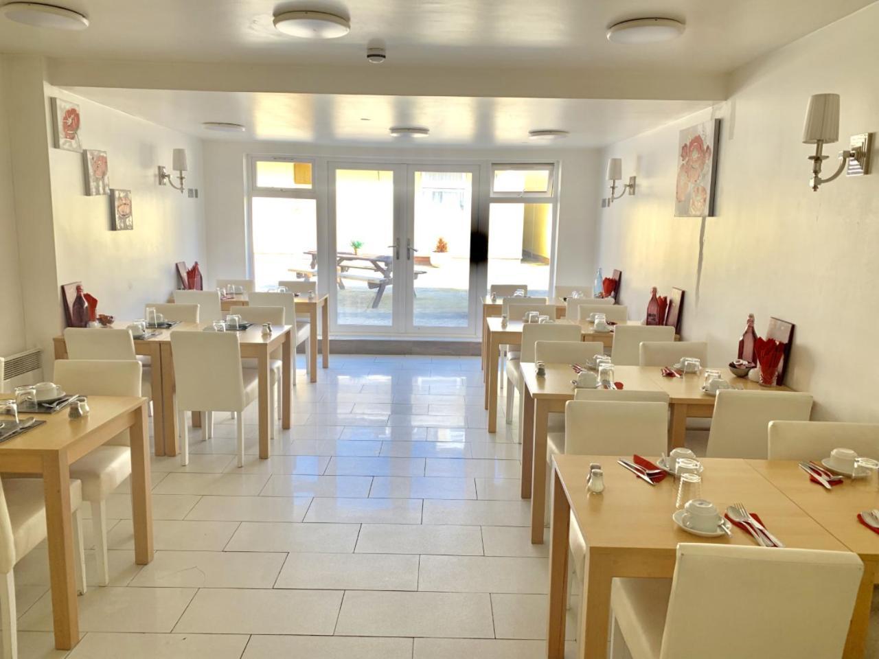 אילפורד Britannia Inn Hotel מראה חיצוני תמונה