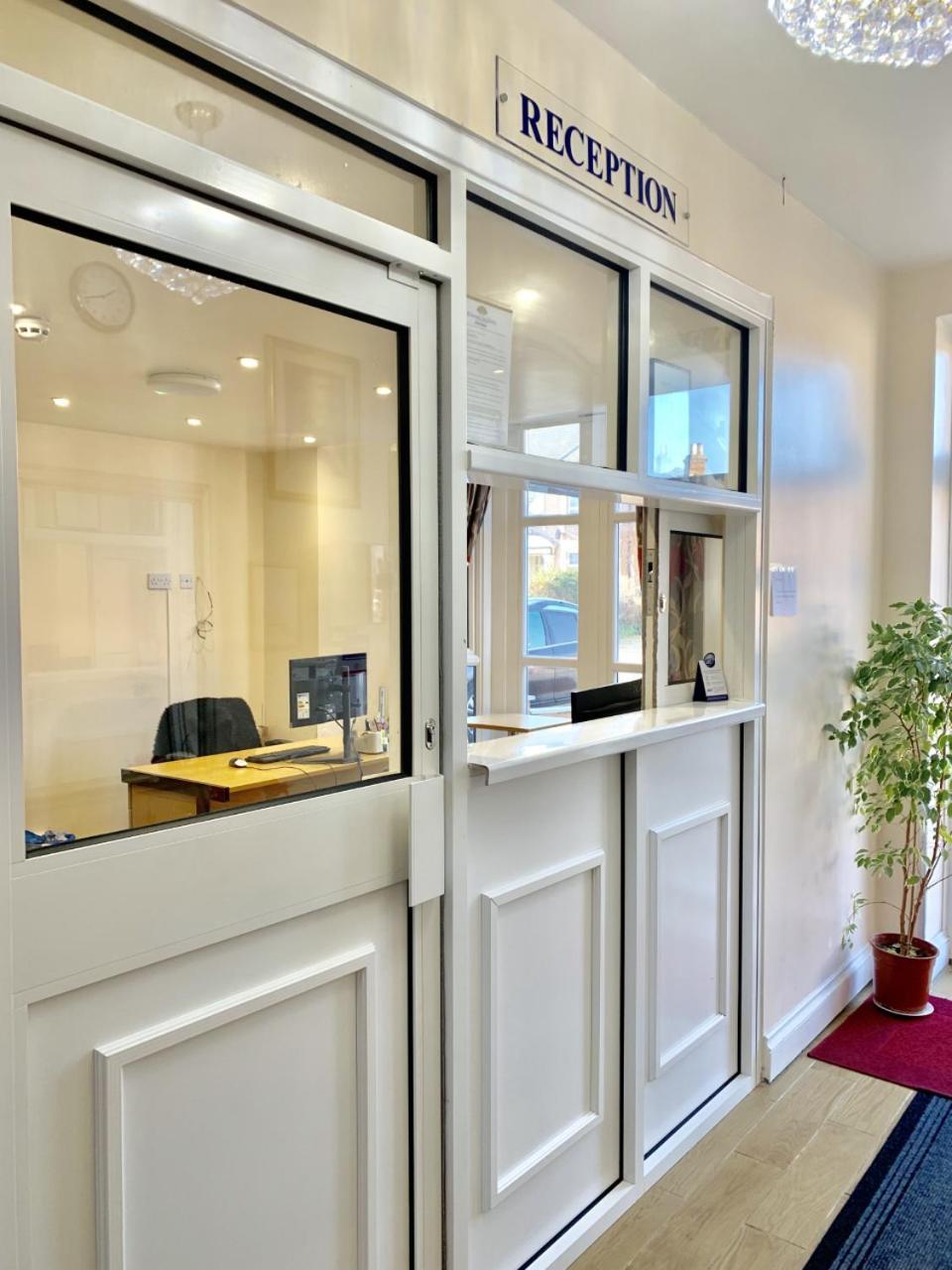 אילפורד Britannia Inn Hotel מראה חיצוני תמונה