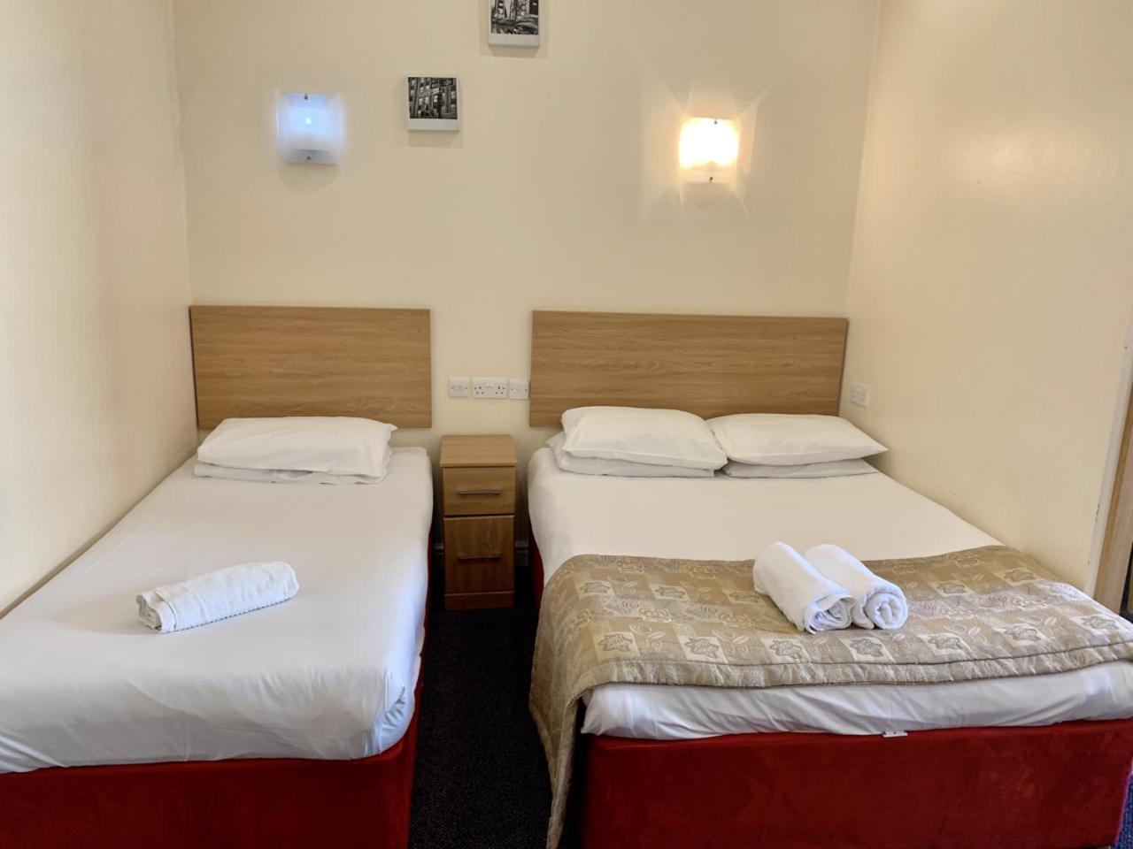 אילפורד Britannia Inn Hotel מראה חיצוני תמונה