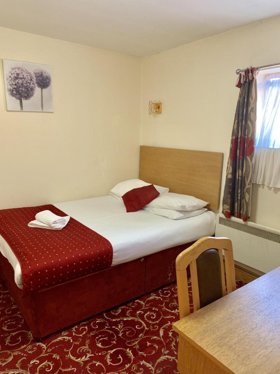 אילפורד Britannia Inn Hotel מראה חיצוני תמונה