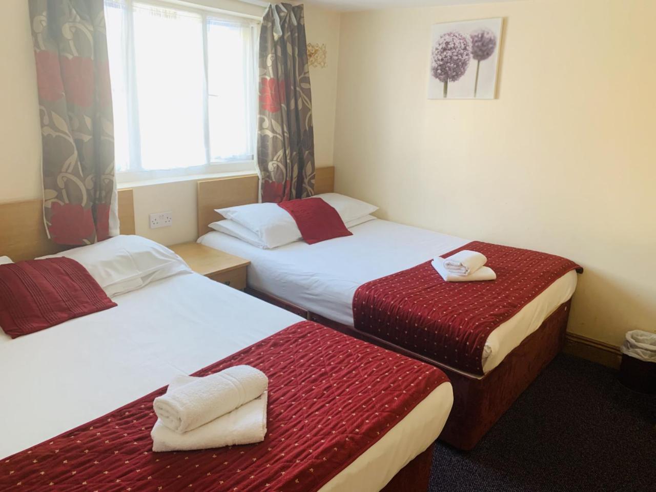 אילפורד Britannia Inn Hotel מראה חיצוני תמונה
