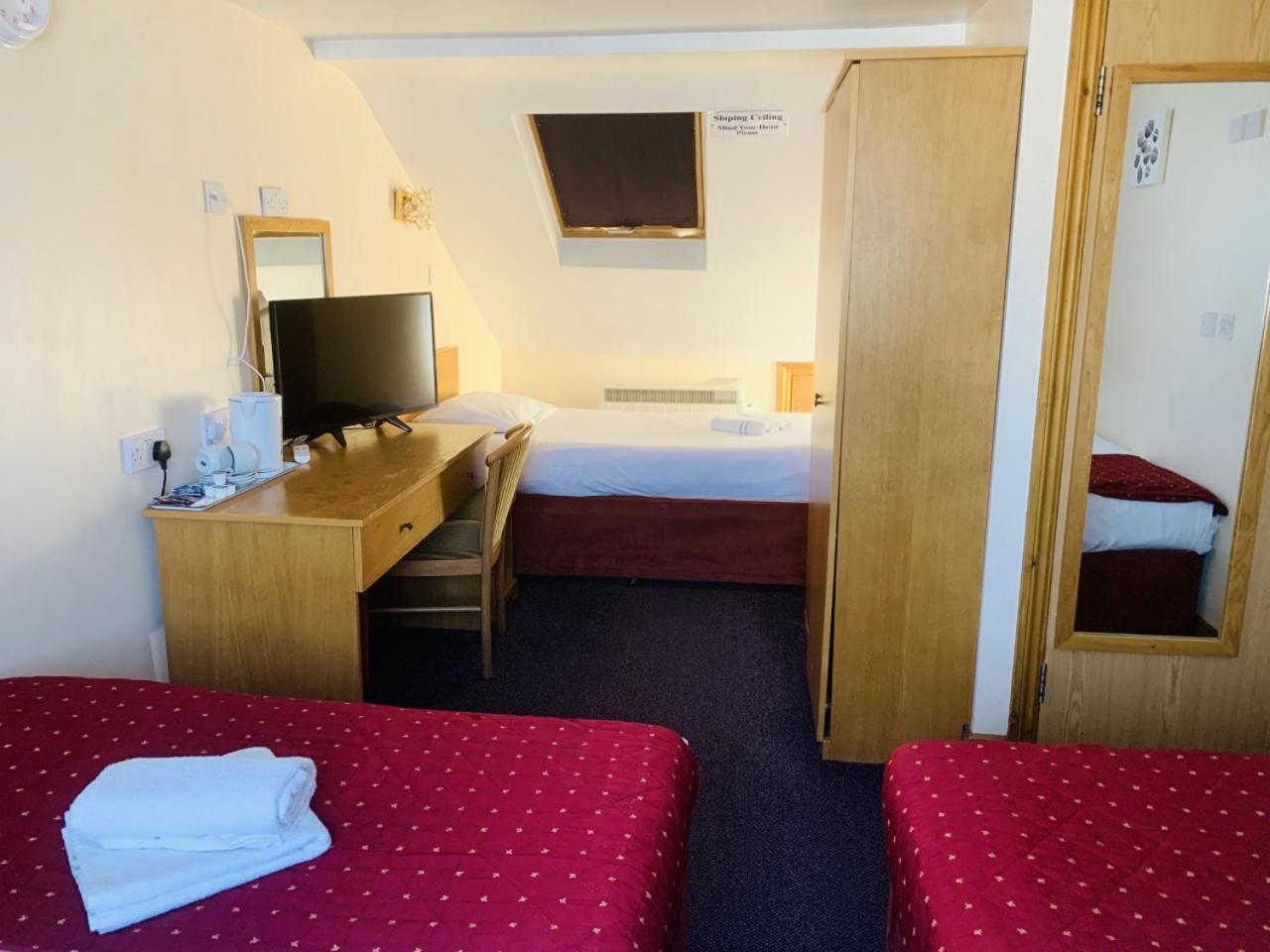 אילפורד Britannia Inn Hotel מראה חיצוני תמונה
